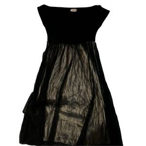 B with G dress black with sheet on the bottom sz s